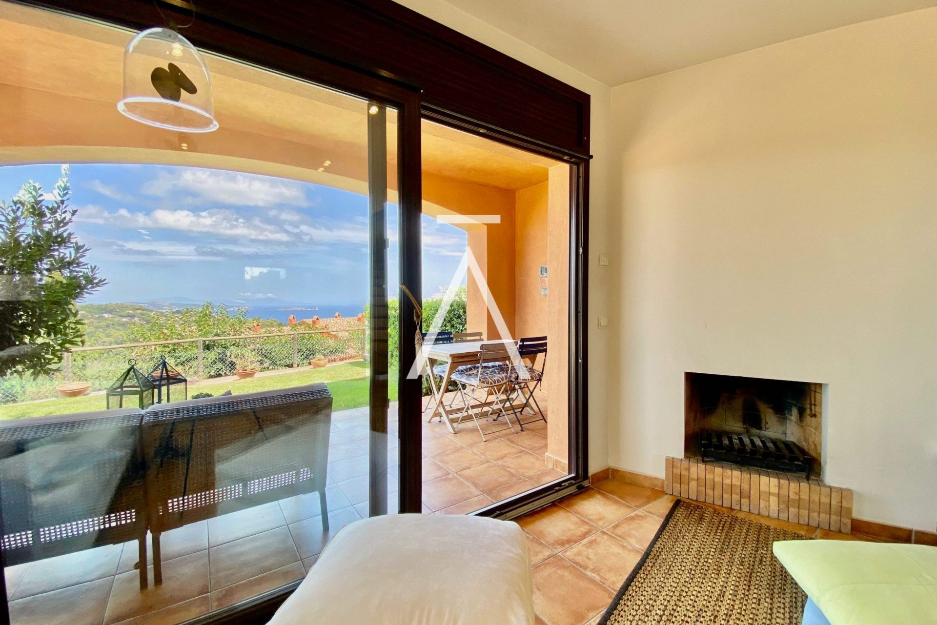 AnimaLiving-casa-venta-begur-centro-piscina